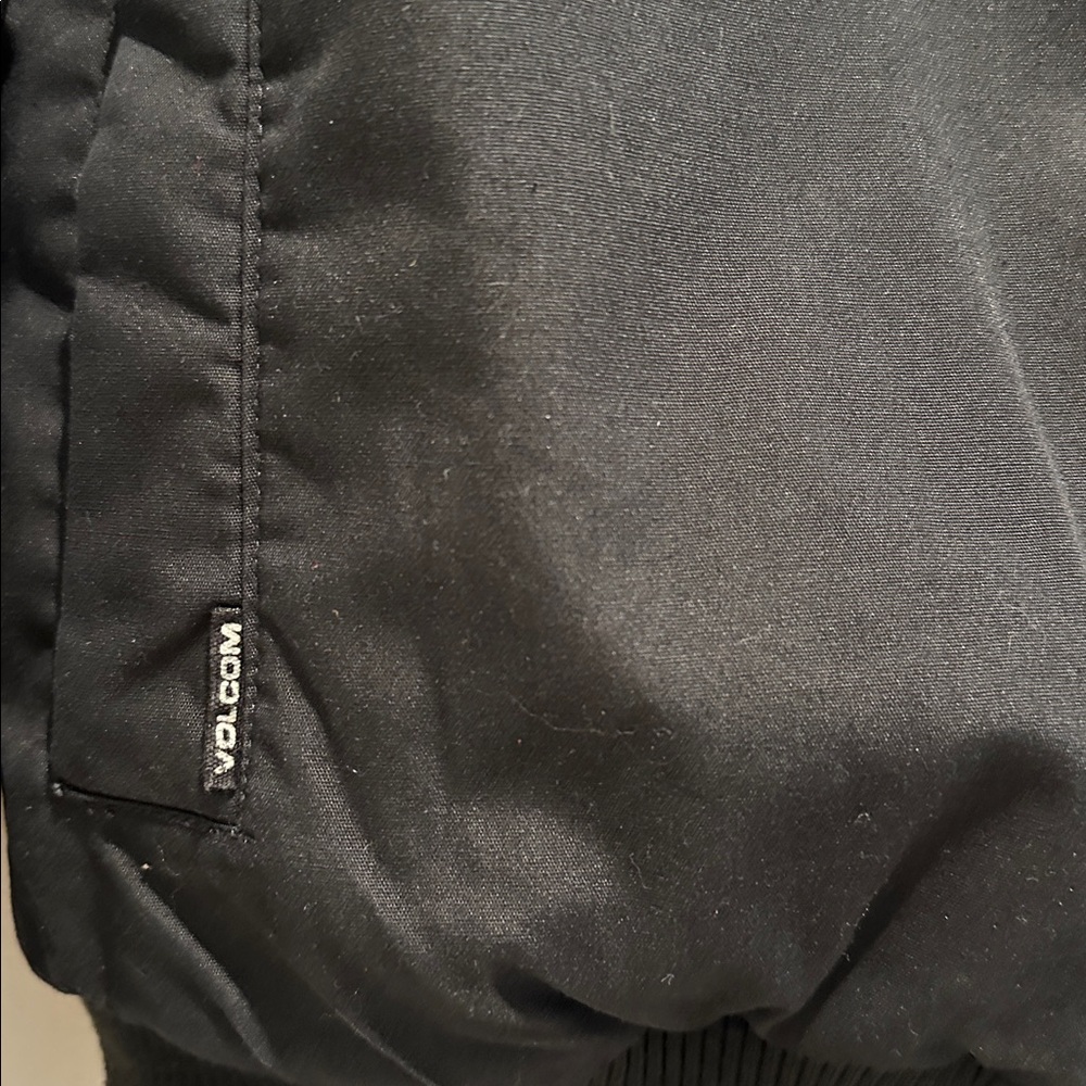 Men’s Volcom jacket. - Picture 3 of 10